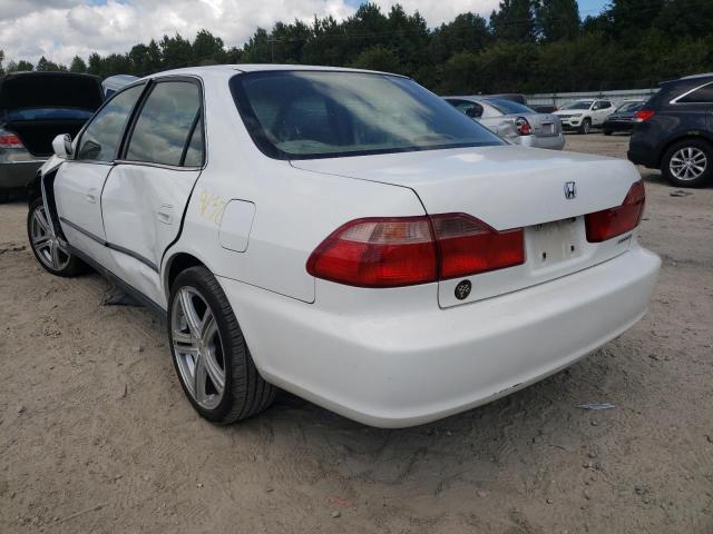 1HGCG6651XA058400 - 1999 HONDA ACCORD DX WHITE photo 3