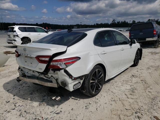 4T1B61HK8JU043543 - 2018 TOYOTA CAMRY XSE WHITE photo 4