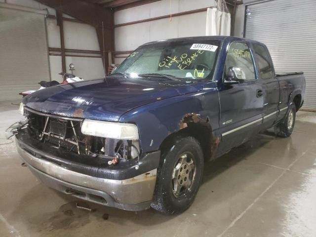 2GCEC19T021339980 - 2002 CHEVROLET SILVRDO LS BLUE photo 2