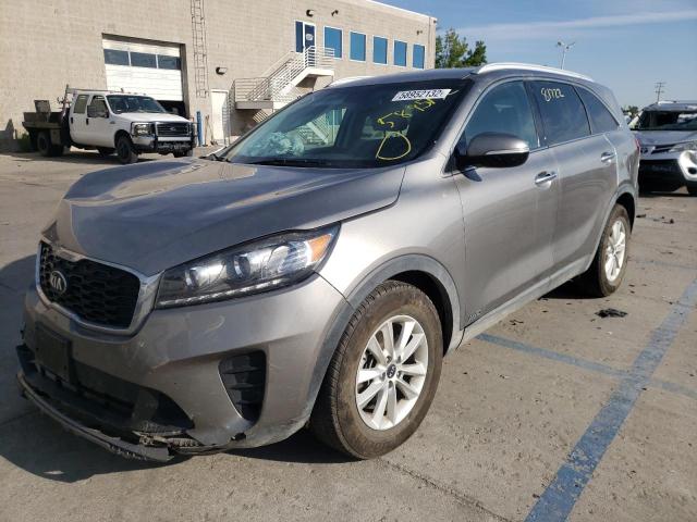 5XYPGDA33KG437210 - 2019 KIA SORENTO L GRAY photo 2