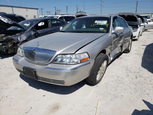 1LNHM81V57Y626621 - 2007 LINCOLN TOWN CAR S SILVER photo 2