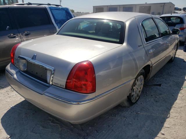 1LNHM81V57Y626621 - 2007 LINCOLN TOWN CAR S SILVER photo 4