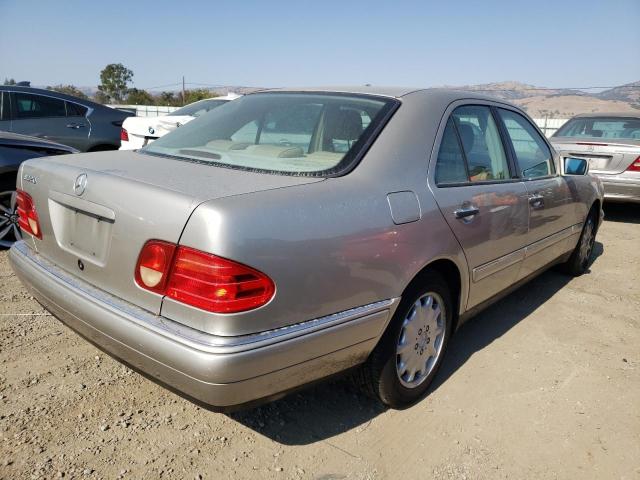 WDBJF65H3XA775772 - 1999 MERCEDES-BENZ E 320 BEIGE photo 4