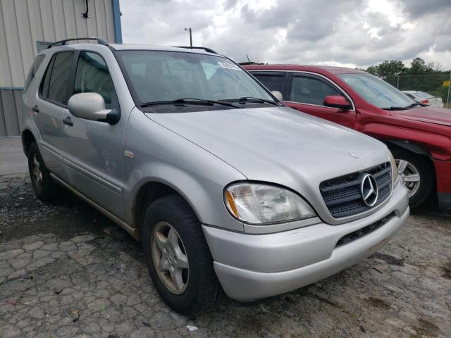 4JGAB54E71A271386 - 2001 MERCEDES-BENZ ML 320 SILVER photo 1