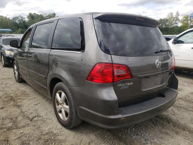 2V4RW3D17AR407059 - 2010 VOLKSWAGEN ROUTAN SE SILVER photo 3