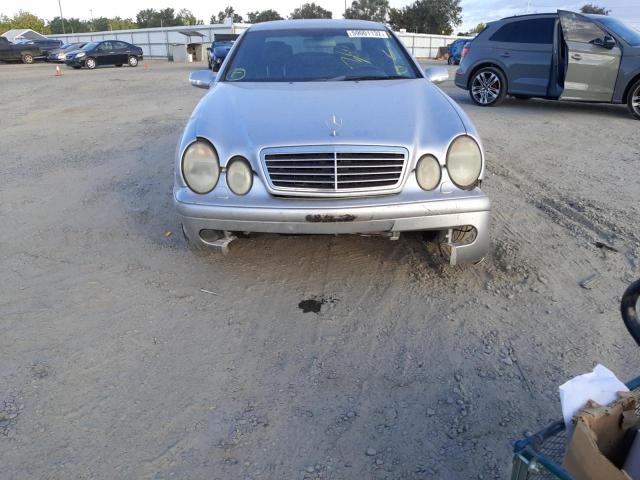 WDBLJ74G02T100366 - 2002 MERCEDES-BENZ CLK 55 AMG SILVER photo 9