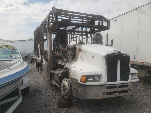 1XKADR9XXTJ697659 - 1996 KENWORTH CONSTRUCTI WHITE photo 1