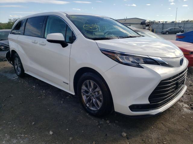 5TDKRKEC6MS046111 - 2021 TOYOTA SIENNA LE WHITE photo 1