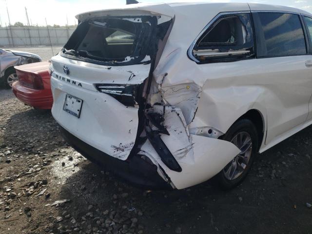 5TDKRKEC6MS046111 - 2021 TOYOTA SIENNA LE WHITE photo 9