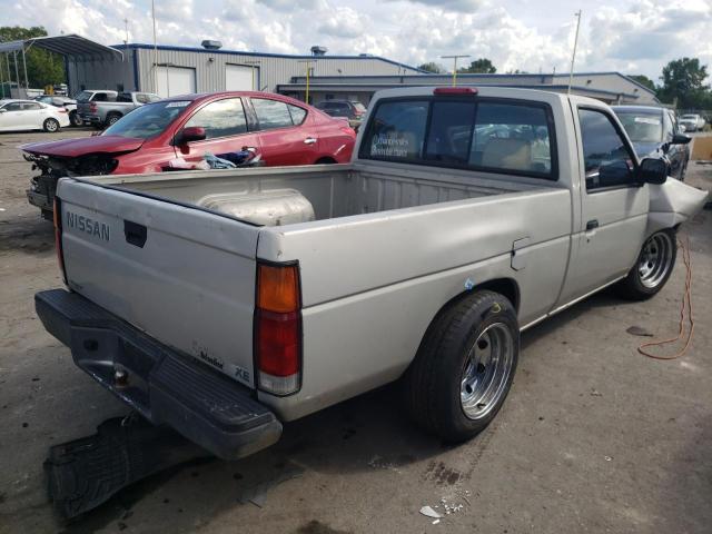 1N6SD11S8VC351020 - 1997 NISSAN TRUCK BASE WHITE photo 4