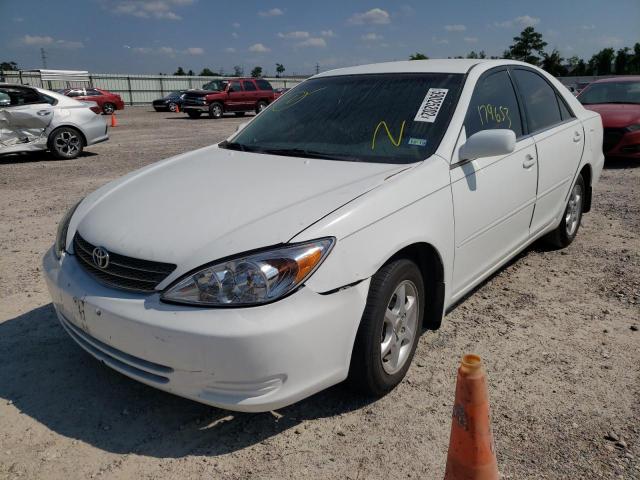 4T1BE32K12U049709 - 2002 TOYOTA CAMRY LE WHITE photo 2