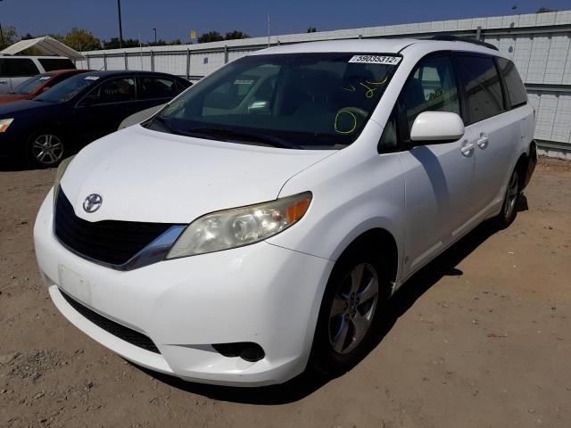 5TDKK3DC0BS070395 - 2011 TOYOTA SIENNA LE WHITE photo 2