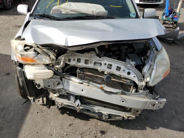 JTDBT923571078631 - 2007 TOYOTA YARIS SILVER photo 9