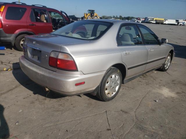 1HGCD5632TA043156 - 1996 HONDA ACCORD LX TAN photo 4