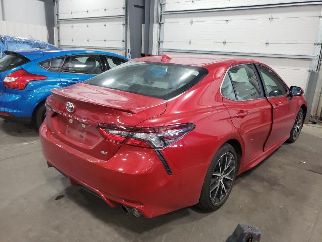 4T1S11AK0NU065678 - 2022 TOYOTA CAMRY NIGH RED photo 4