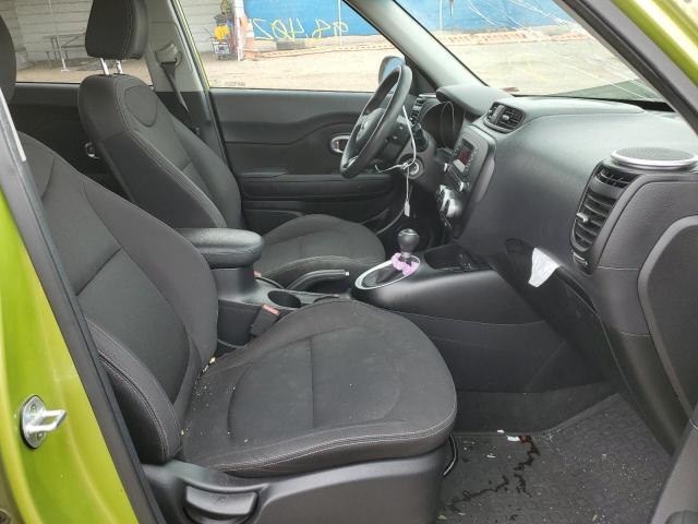 KNDJN2A21F7756227 - 2015 KIA SOUL GREEN photo 5