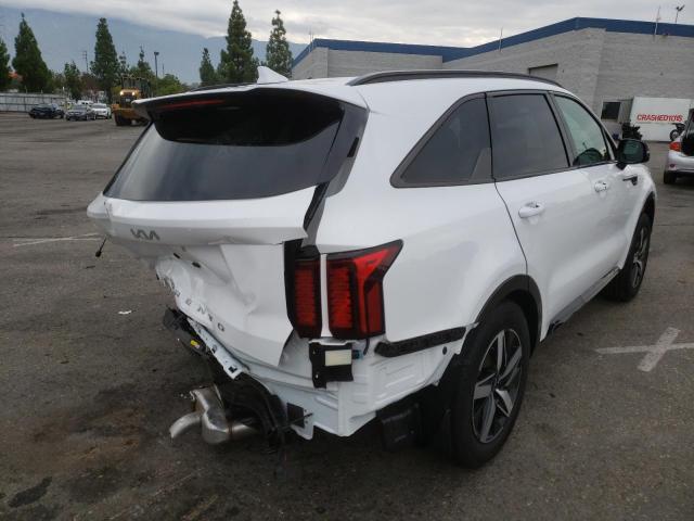 5XYRL4LC8NG115670 - 2022 KIA SORENTO S WHITE photo 4