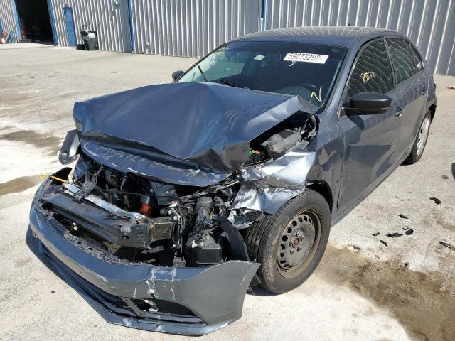 3VW2K7AJ9FM301064 - 2015 VOLKSWAGEN JETTA BASE رمادي صورة 2