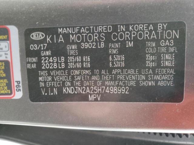 KNDJN2A25H7498992 - 2017 KIA SOUL GRAY photo 10