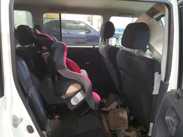 JTLKT324250188663 - 2005 TOYOTA SCION XB أبيض صورة 6