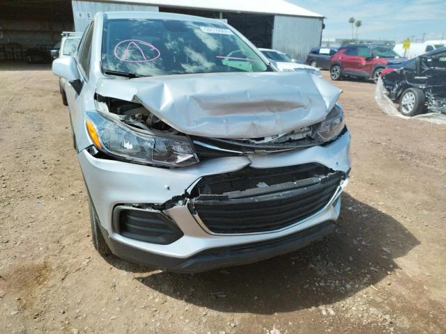 3GNCJKSB9LL151275 - 2020 CHEVROLET TRAX LS SILVER photo 9