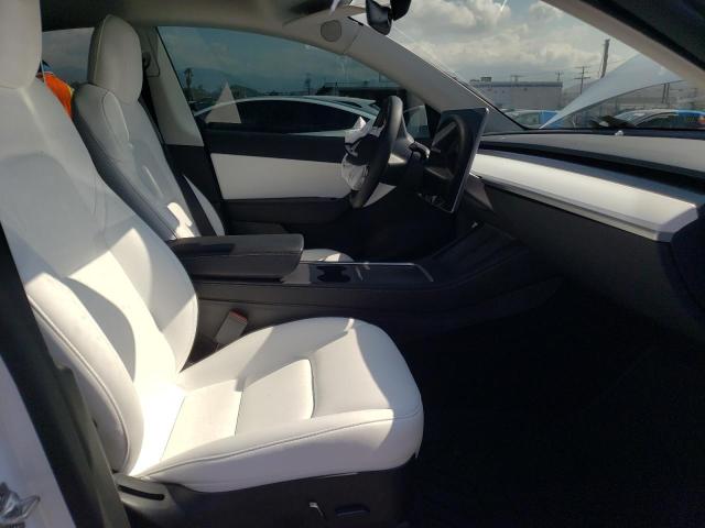 7SAYGDEF0NF446566 - 2022 TESLA MODEL Y Белый фото 5