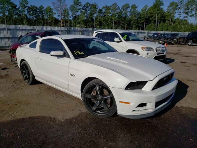 1ZVBP8CFXD5265498 - 2013 FORD MUSTANG GT WHITE photo 1