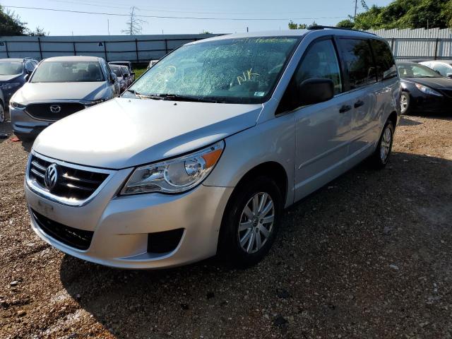 2V8HW44179R550797 - 2009 VOLKSWAGEN ROUTAN S SILVER photo 2