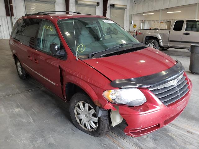 2A4GP54L07R210068 - 2007 CHRYSLER TOWN & COU RED photo 1