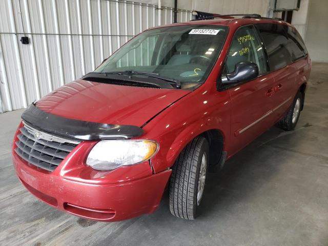 2A4GP54L07R210068 - 2007 CHRYSLER TOWN & COU RED photo 2