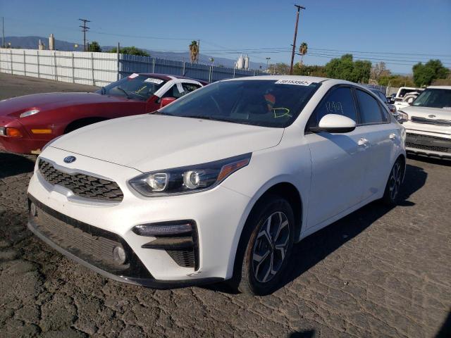 3KPF24AD4ME396119 - 2021 KIA FORTE FE WHITE photo 2