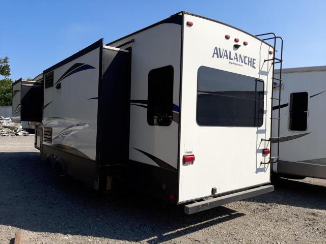 4YDF32022JE760334 - 2018 KEYSTONE AVALANCHE ორფეროვანი ფოტო 3