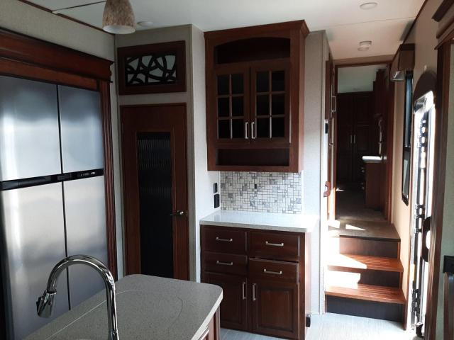 4YDF32022JE760334 - 2018 KEYSTONE AVALANCHE ორფეროვანი ფოტო 5