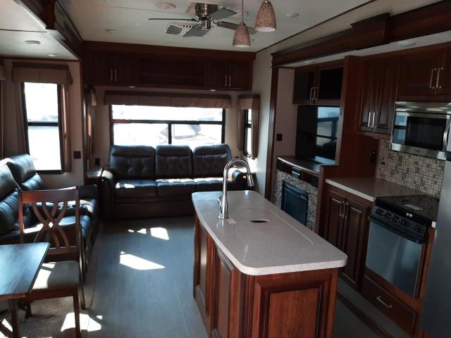 4YDF32022JE760334 - 2018 KEYSTONE AVALANCHE ორფეროვანი ფოტო 7