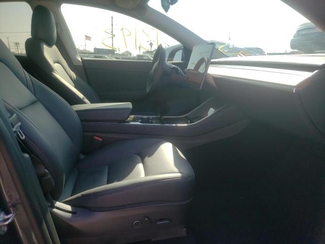 5YJYGDEE9MF067732 - 2021 TESLA MODEL Y رمادي صورة 5