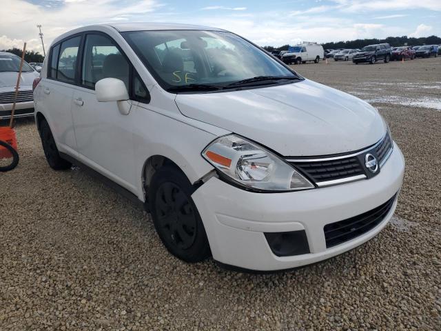 3N1BC13E79L359166 - 2009 NISSAN VERSA WHITE photo 1