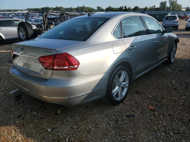 1VWCN7A34DC098421 - 2013 VOLKSWAGEN PASSAT SEL SILVER photo 4