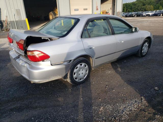 1HGCG5649WA129634 - 1998 HONDA ACCORD LX SILVER photo 4