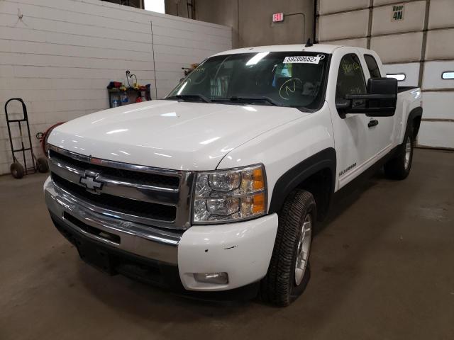 1GCSKSE32AZ278283 - 2010 CHEVROLET SILVERADO WHITE photo 2