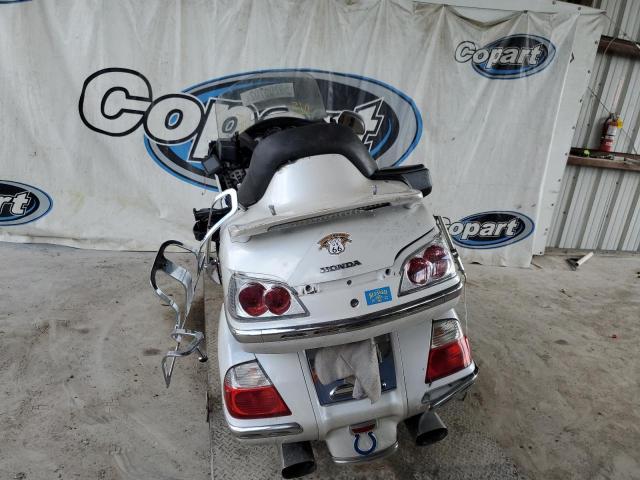 1HFSC47H88A703716 - 2008 HONDA GL1800 WHITE photo 2