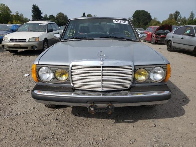 WDBAB33A0DB028488 - 1983 MERCEDES-BENZ 300 DT SILVER photo 9