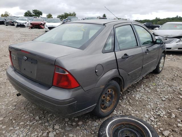 1FAHP34N17W294964 - 2007 FORD FOCUS ZX4 GRAY photo 4