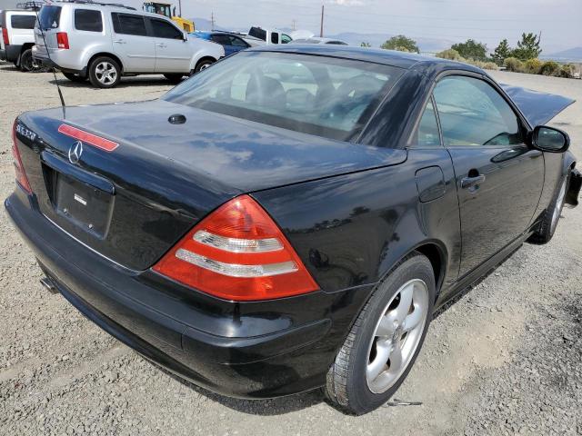 WDBKK65F81F186239 - 2001 MERCEDES-BENZ SLK 320 BLACK photo 4