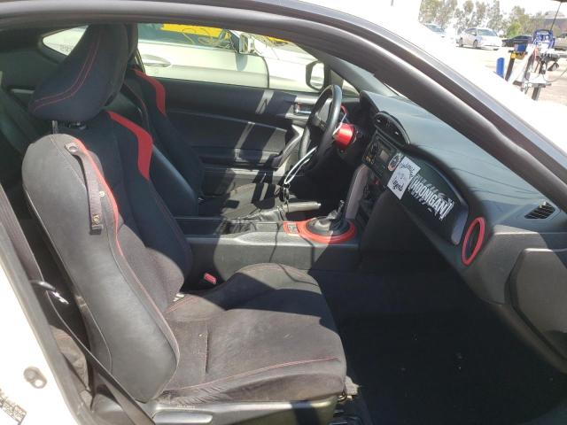 JF1ZNAA19D2708768 - 2013 TOYOTA SCION FR-S WHITE photo 5