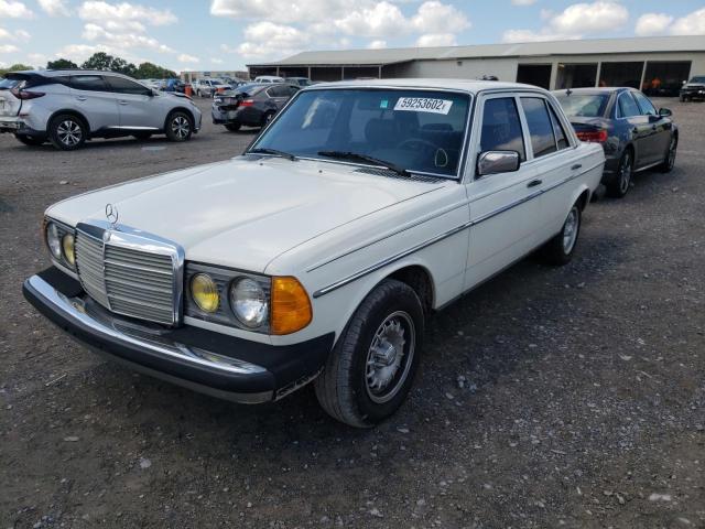 WDBAB33A3CB003132 - 1982 MERCEDES-BENZ 300 DT WHITE photo 2