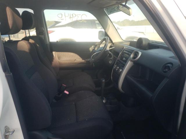 JTLKT324050216203 - 2005 TOYOTA SCION XB თეთრი ფოტო 5