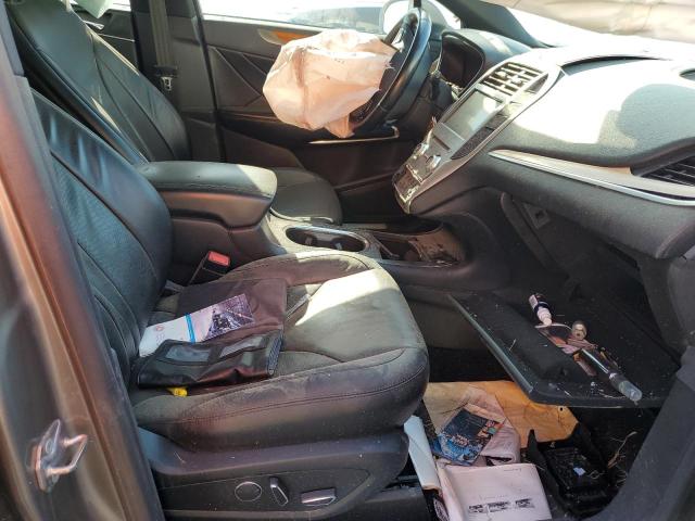 5LMCJ2C98HUL50277 - 2017 LINCOLN MKC SELECT ნაცრისფერი ფოტო 5