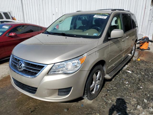 2V8HW34129R554881 - 2009 VOLKSWAGEN ROUTAN SE CREAM photo 2