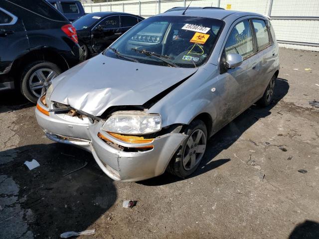KL1TD66678B133779 - 2008 CHEVROLET AVEO BASE SILVER photo 2