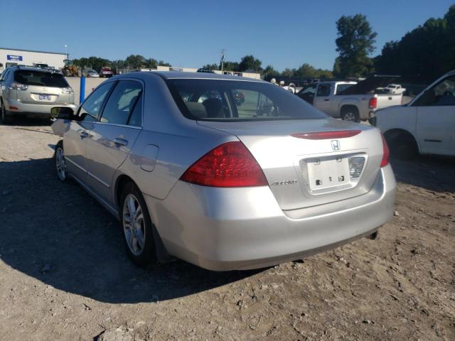 1HGCM56327A153999 - 2007 HONDA ACCORD SE SILVER photo 3